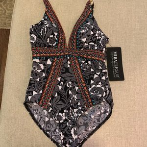 NWT Miraclesuit Swimsuit one-piece